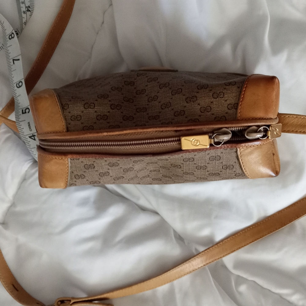 AUTHENTIC GUCCI CROSSBODY - BROWN